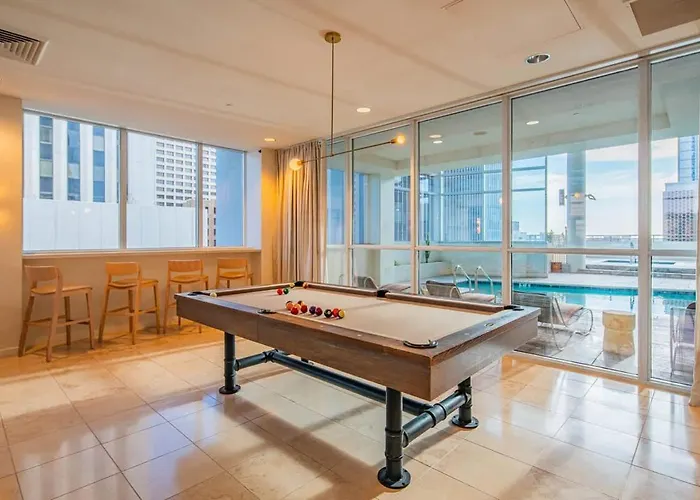 Luxury 28Th Floor High Rise, Gym, Parking, Pool, Golf