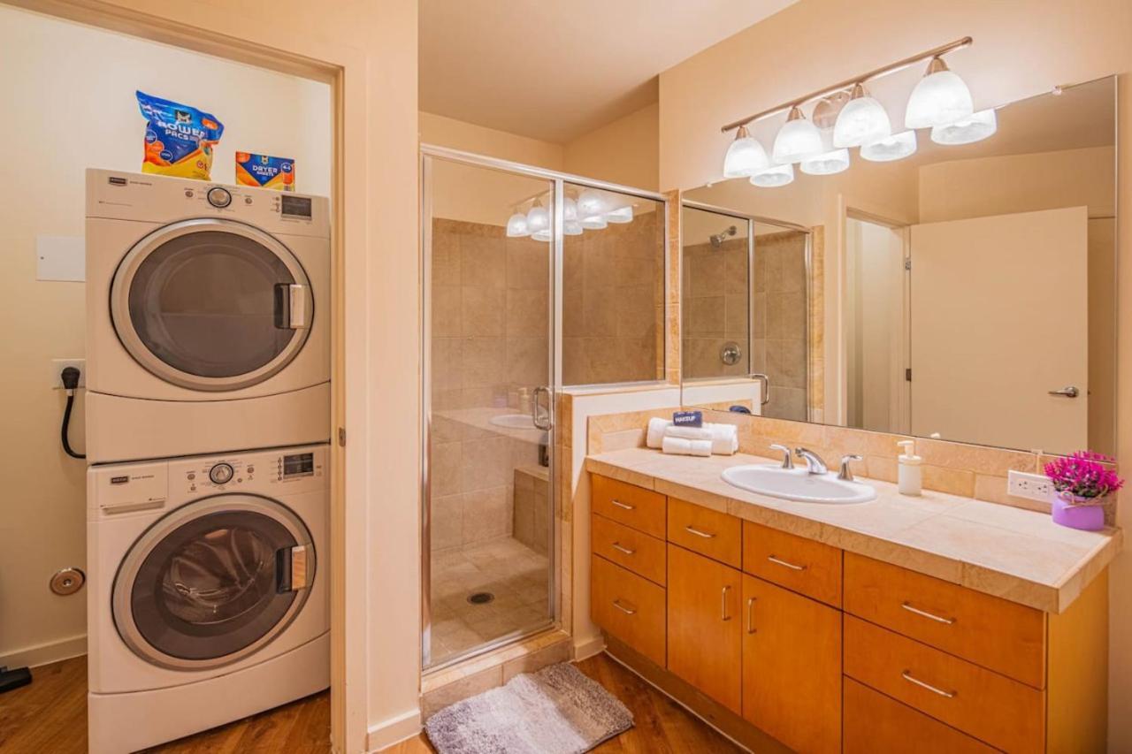 Luxury 28th Floor High Rise, Gym, Parking, Pool, Golf
