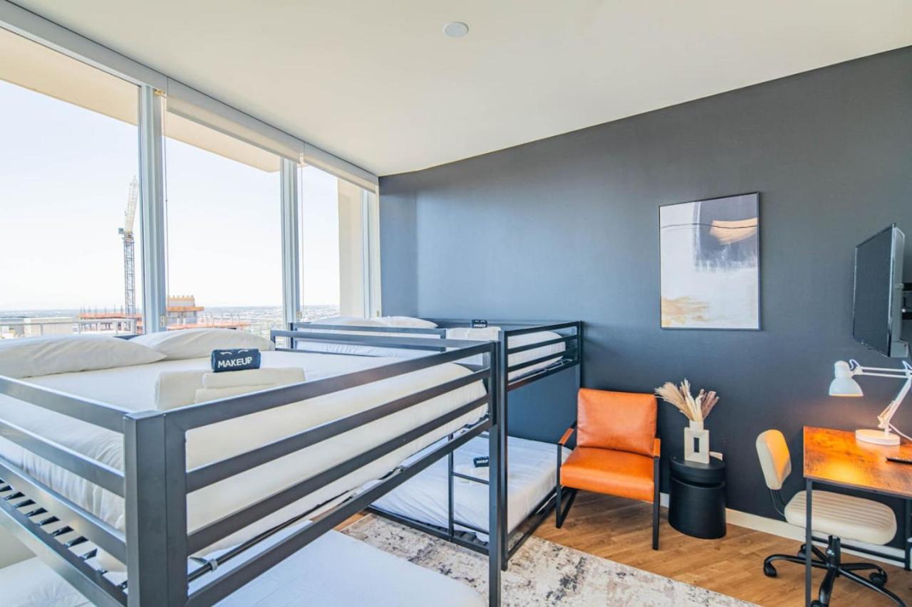 Luxury 28th Floor High Rise, Gym, Parking, Pool, Golf *