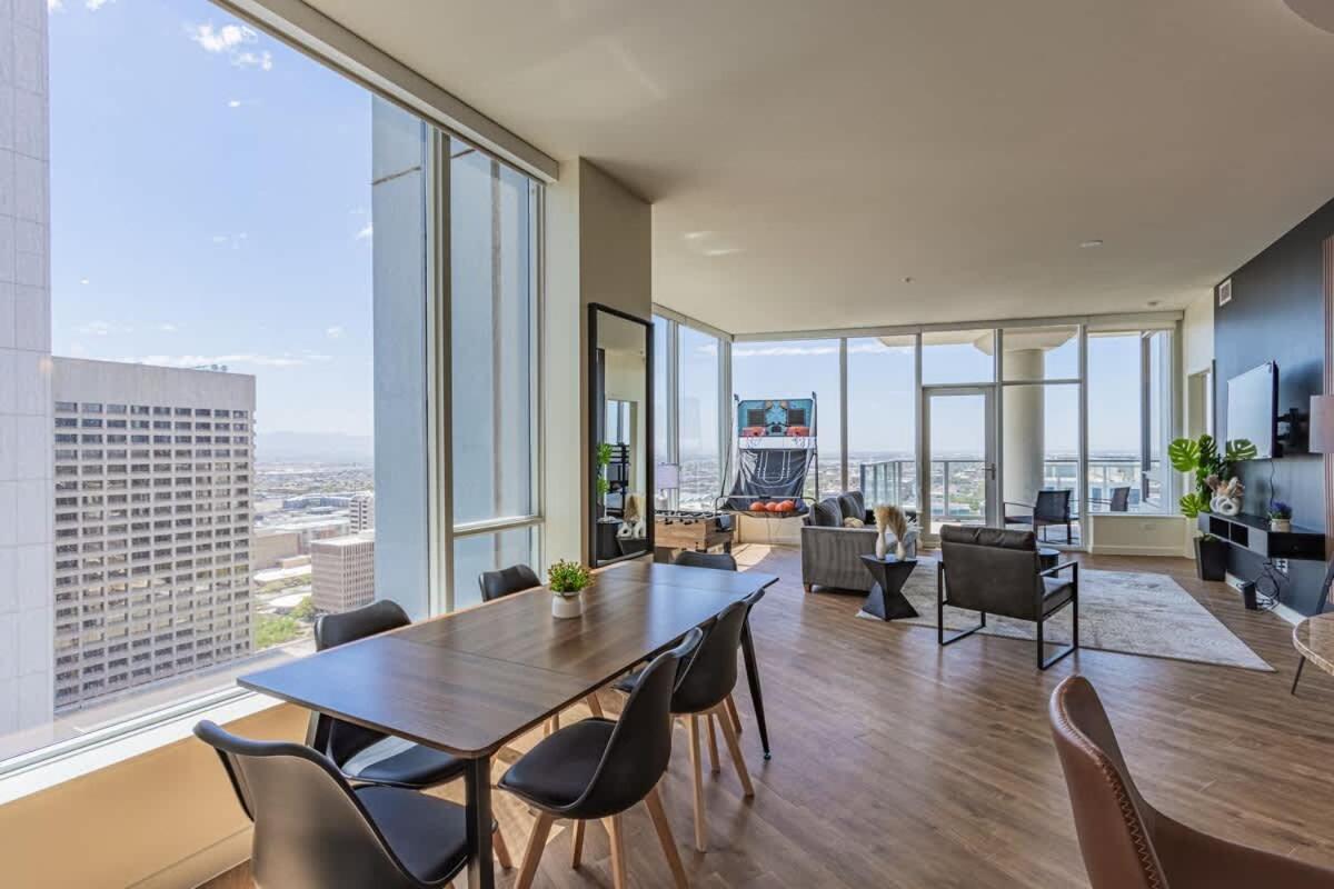Luxury 28th Floor High Rise, Gym, Parking, Pool, Golf Phoenix