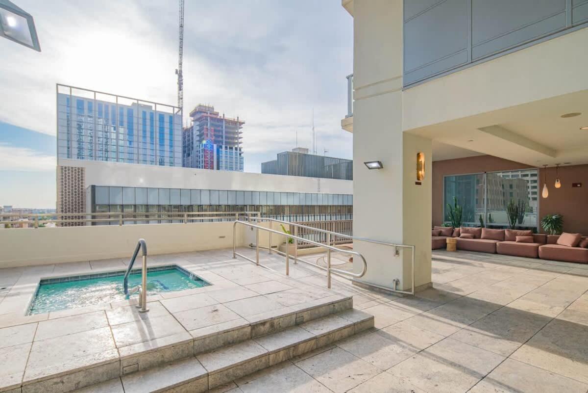 Lejlighed Luxury 28th Floor High Rise, Gym, Parking, Pool, Golf