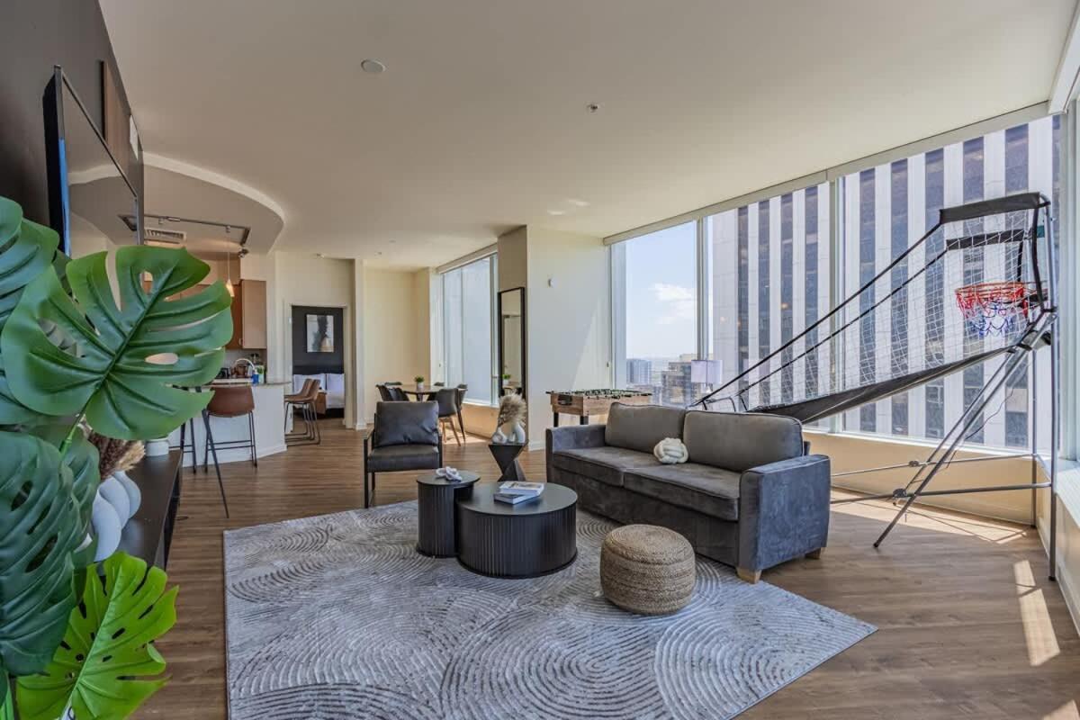 Luxury 28th Floor High Rise, Gym, Parking, Pool, Golf Lejlighed Phoenix