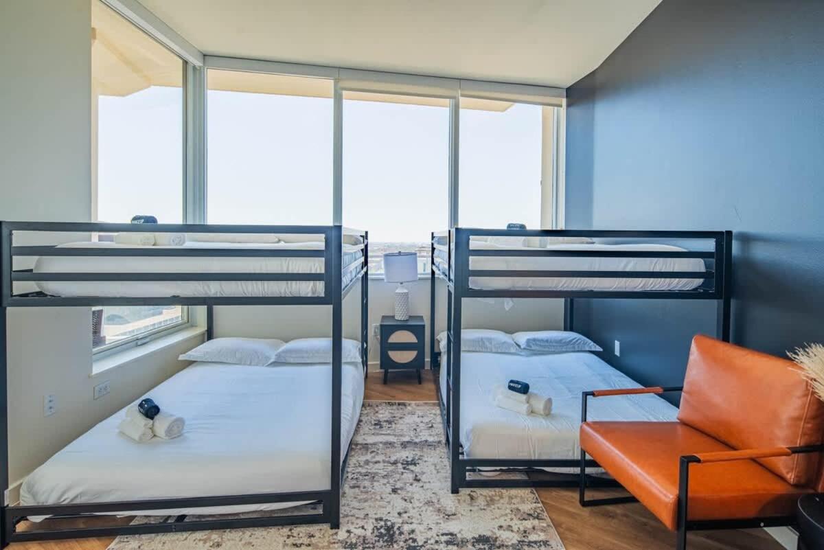 Luxury 28th Floor High Rise, Gym, Parking, Pool, Golf *