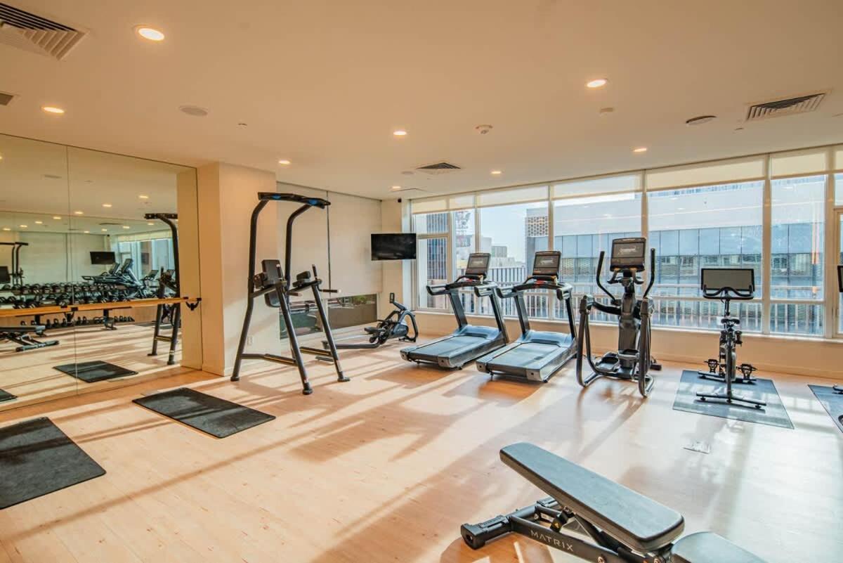 Luxury 28th Floor High Rise, Gym, Parking, Pool, Golf *