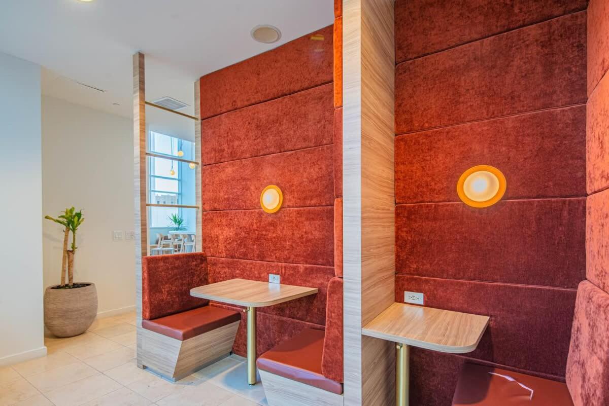 Lejlighed Luxury 28th Floor High Rise, Gym, Parking, Pool, Golf *